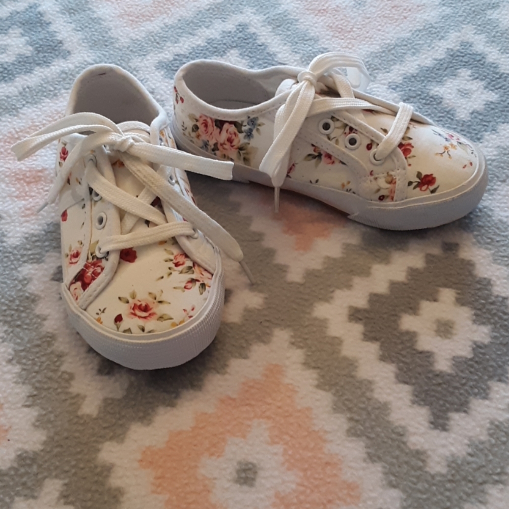 Darling Floral Shoes!